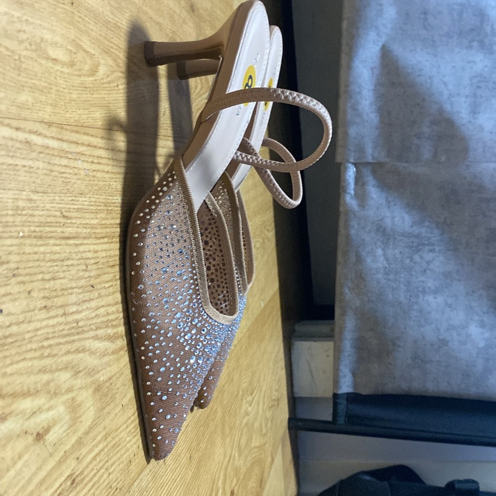 Mesh Slingback Ankle Strap Pointed Toe kitten heels. Top Moda. A women's size 8